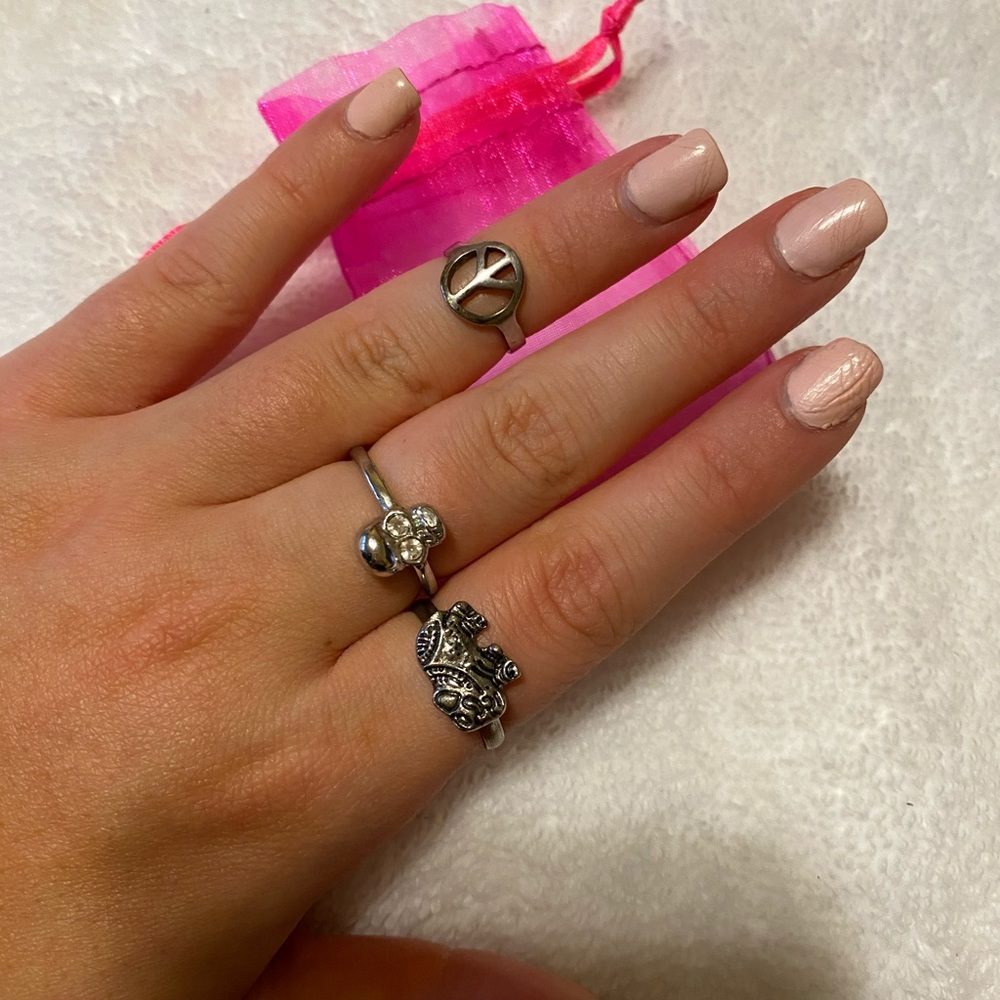 Peace sign mid ring